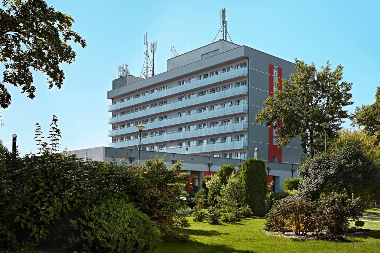 Sanatorium Uzdrowiskowe Dukat Medical Spa Dabki Luaran gambar
