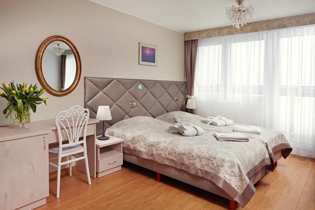Sanatorium Uzdrowiskowe Dukat Medical Spa Dabki Luaran gambar